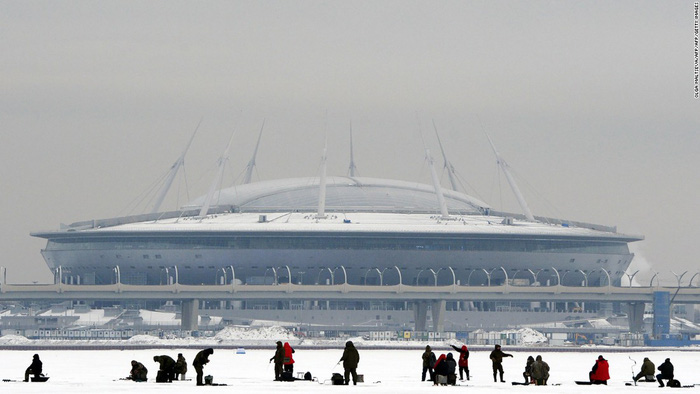 Sân vận động St. Petersburg ở thành phố Saint Petersburg có cấu trúc hình con tàu vũ trụ. Sân như robot có thể co cụm được