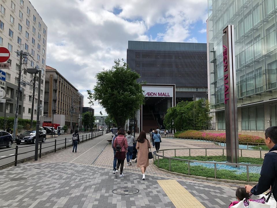 Aeon Mall gần Kyoto station, nơi có đủ các thương hiệu nổi tiếng.