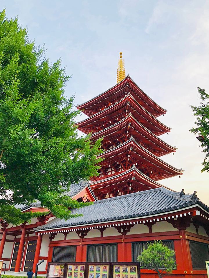 Tháp 5 tầng, kiến trúc điển hình sơn đỏ của đền chùa Nhật Bản