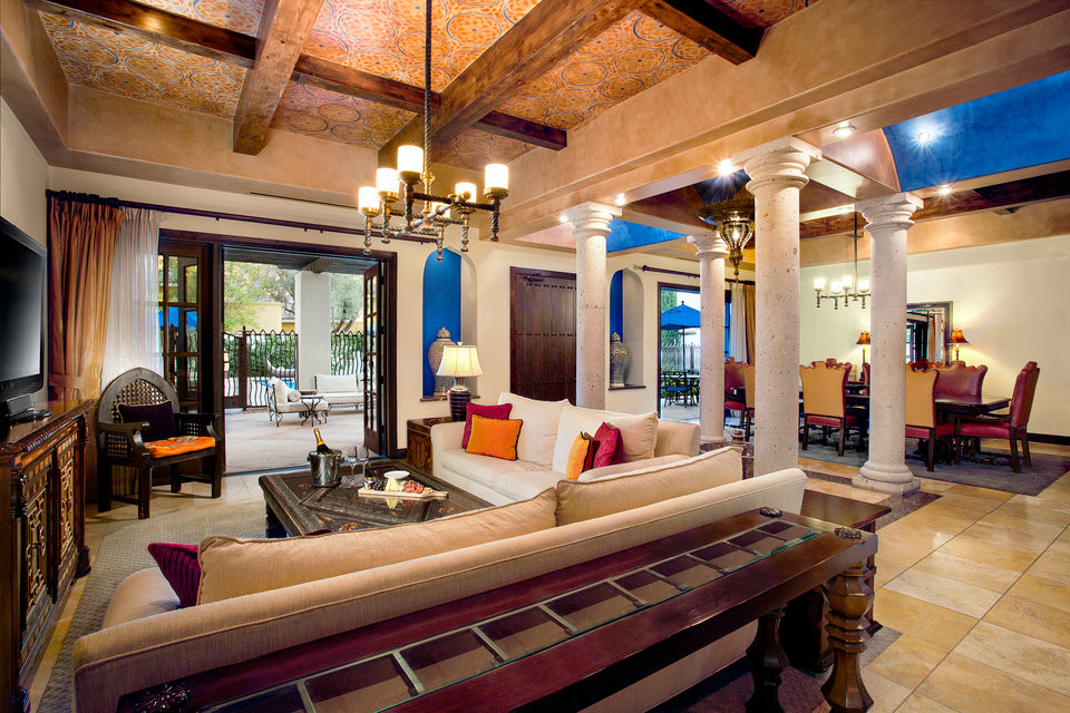 Phòng tổng thống này có diện tích tương đương Camelback - 260 m2. Năm 2009, cựu Tổng thống Obama đã nghỉ tại đây. Phòng tổng thống này có diện tích tương đương Camelback - 260 m2. Năm 2009, cựu Tổng thống Obama đã nghỉ tại đây.