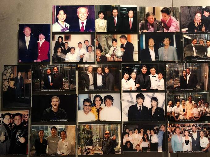 Từ lâu, nhà hàng trở thành điểm đến yêu thích của những người nổi tiếng. Trên bức tường ngay tại tầng 1 của nhà hàng, bạn sẽ dễ dàng nhận ra những khuôn mặt quen thuộc của các chính trị gia, chính khách đến những ngôi sao điện ảnh nổi tiếng. Đây đều là những người từng ghé Bamboo House và chụp hình lưu niệm. Bởi thế, nhà hàng còn là niềm tự hào của người dân Seoul.