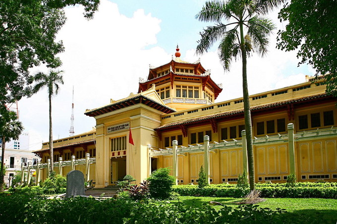 Bảo tàng Lịch sử Việt Nam tại TP.HCM, nguyên là Bảo tàng Nam Kỳ, xây dựng năm 1927-1929.