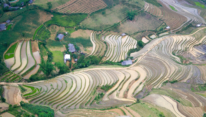 Khách muốn trải nghiệm cần đăng ký trước, phí bay đôi là 1,7 triệu đồng. Mỗi ngày các phi công sẽ phục vụ khoảng 100 khách, tùy thuộc vào điều kiện thời tiết. Khoảng 70 phi công trong và ngoài nước tham gia sự kiện này.  Ảnh: Phạm Duy Thanh