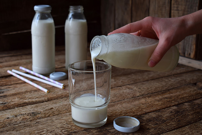 Các sản phẩm sữa lên men  Kefir và ryazhenka là các sản phẩm từ sữa lên men rất tốt cho sức khỏe, đặc biệt là hệ tiêu hóa. Kefir có vị hơi chua, còn ryazhenka thì vị giống như caramel.