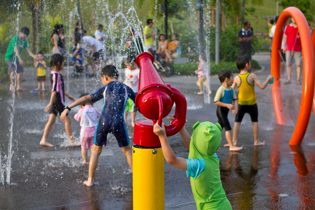 Sân chơi nước cho trẻ tại Công viên Punggol Waterway.