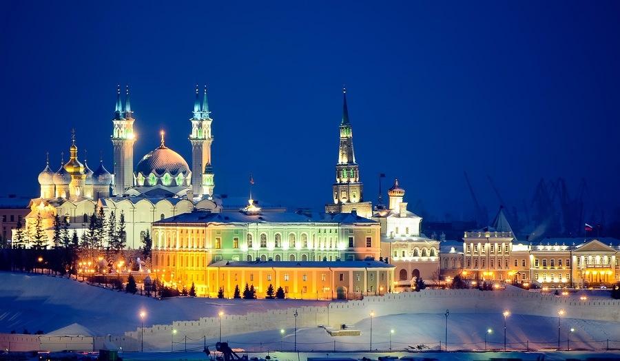 Kremlin (tên gọi chung của một dạng thành quách của Nga) được xem là "trái tim" của nhiều thành phố ở Nga. Chính vì vậy mà bạn nhất định phải đến Kremlin Kazan nếu có cơ hội thăm thành phố này. Đây là công trình cổ nhất thành phố, từng bị phá hủy rồi được xây dựng lại vào nửa cuối thế kỷ 16 dưới lệnh của Ivan Bạo Chúa theo kiến trúc thời trung cổ.