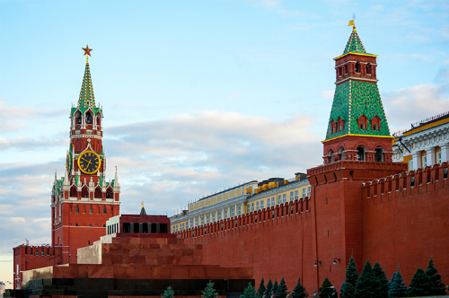 Quảng trường đỏ nằm ngay cạnh điện Kremlin. Ảnh: Onthegotours.