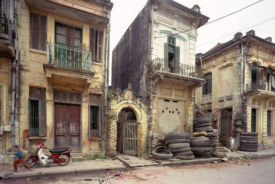19 Nguyễn Quang Bích, 1991: Những ngôi nhà cổ Hà Nội mang đậm dấu ấn kiến ​​trúc Pháp.  Sau 27 năm, hình ảnh trên vẫn hiện hữu trên nhiều tuyến phố.