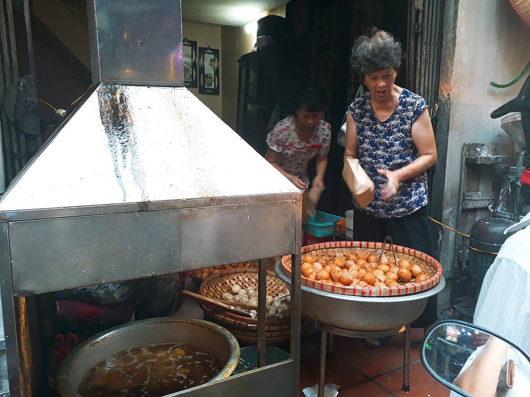 5 hàng bánh rán tuyệt ngon nên thử ngay khi vào phố cổ Hà Nội chơi nhân ...