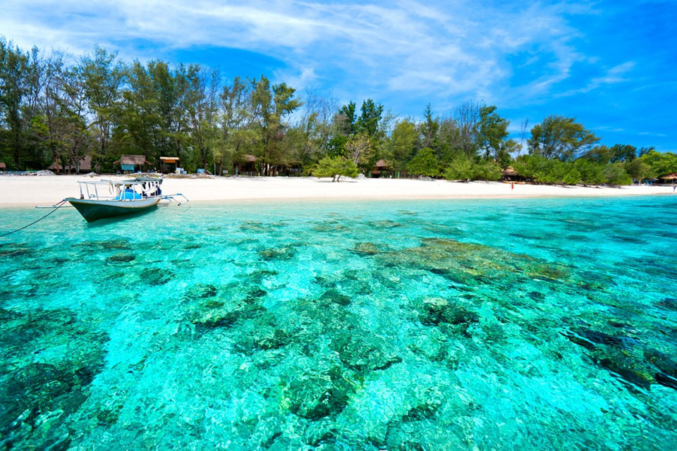 3. Đừng bỏ lỡ Gilis: Quần đảo gồm 3 đảo nhỏ Gilis nằm ngoài khơi phía Tây của Lombok, cách Bali chưa đầy 2 giờ đi tàu. Để tiết kiệm, bạn nên chọn tàu công cộng để ra đảo, thay vì một tàu cao tốc tư nhân. Ảnh: Indonesiad.com.