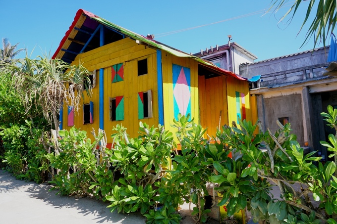 Vài tháng nay, các homestay nhiều màu sắc ở đảo Bé, Lý Sơn được người dân xây dựng khiến du khách bất ngờ, thích thú.