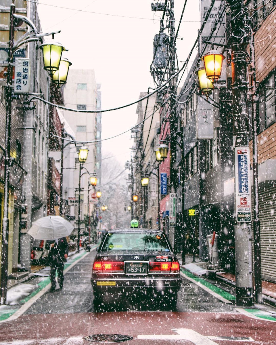 Du lịch Tokyo vào mùa đông: Bạn nên thăm thú Tokyo vào tháng 11 đến tháng 2 năm sau, khi ấy giá phòng của khách sạn ở vào thời điểm thấp nhất trong năm, đồng thời thời tiết mùa đông cũng nhẹ nhàng và lạnh, đem đến những cơn mưa tuyết tuyệt đẹp. Ảnh: @acchi_kocchi.