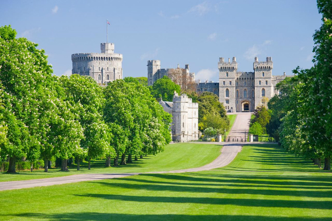 Lâu đài Windsor là điểm thu hút du lịch quan trọng nhất ở thị trấn.