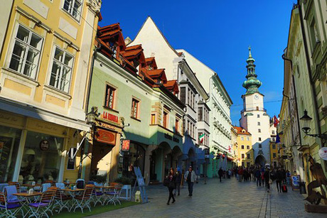 Khu phố cổ ở Bratislava. Ảnh: Trip Advisor.