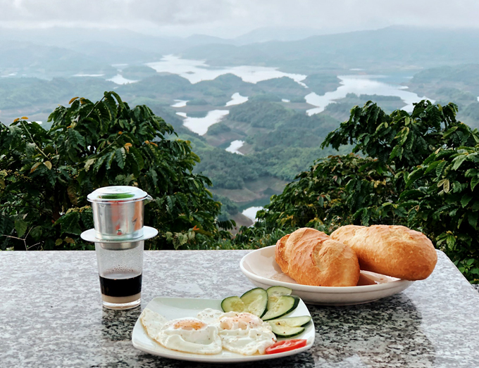 Ở hồ Tà Đùng, bạn có thể thuê homestay hoặc cắm trại để tận hưởng không khí trong lành. Trong bài review mình có viết cụ thể. Chỗ bến thuyền Tà Đùng Hoặc bạn định vị cụm từ đó trên maps.google là ra thôi Bạn có thể lên thuyền từ bến Tà Đùng để thong dong, thư giãn. Ở hồ Tà Đùng, bạn có thể thuê homestay hoặc cắm trại để tận hưởng không khí trong lành. Trong bài review mình có viết cụ thể. Chỗ bến thuyền Tà Đùng Hoặc bạn định vị cụm từ đó trên maps.google là ra thôi Bạn có thể lên thuyền từ bến Tà Đùng để thong dong, thư giãn.