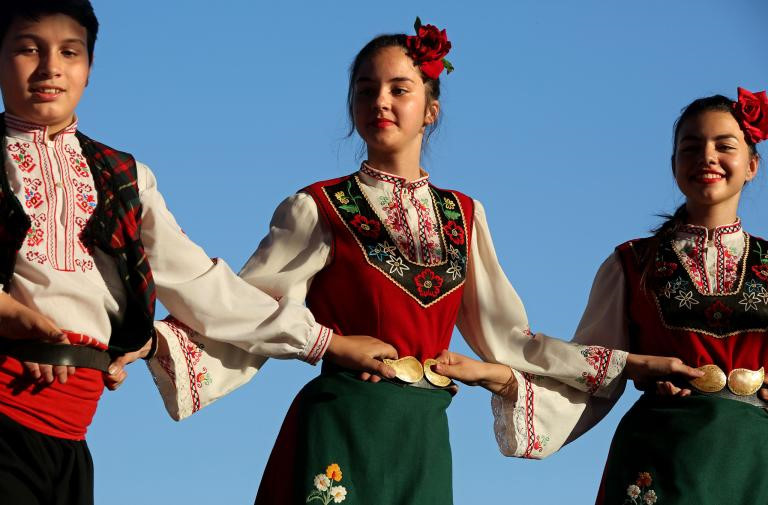 thung-lung-hoa-hong-tho-mong-giua-nui-doi-bulgaria-ivivu-10
