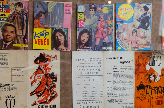 Những bức poster quảng cáo phim, tờ nhạc, tờ rơi quảng cáo... góp phần tái hiện được nhịp sống của đô thị Sài Gòn xưa.