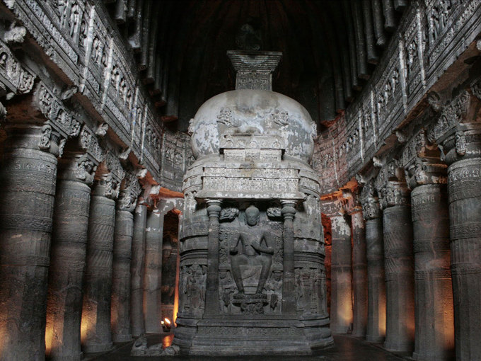 Ngôi đền thờ thần Shiva trong đạo Hindu, vị thần tối cao tượng trưng cho sự tái tạo và hủy diệt. Ảnh: HotelKailas.