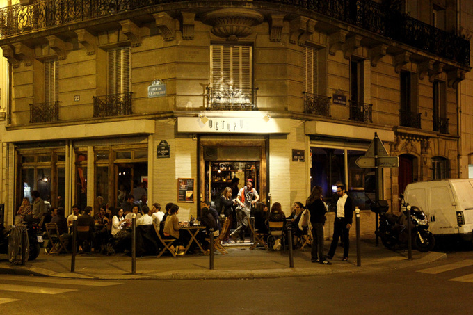Paris có nhiều bar nhưng ít hơn cửa hàng bánh mì, với hơn 1.100 quán. Ảnh: France.