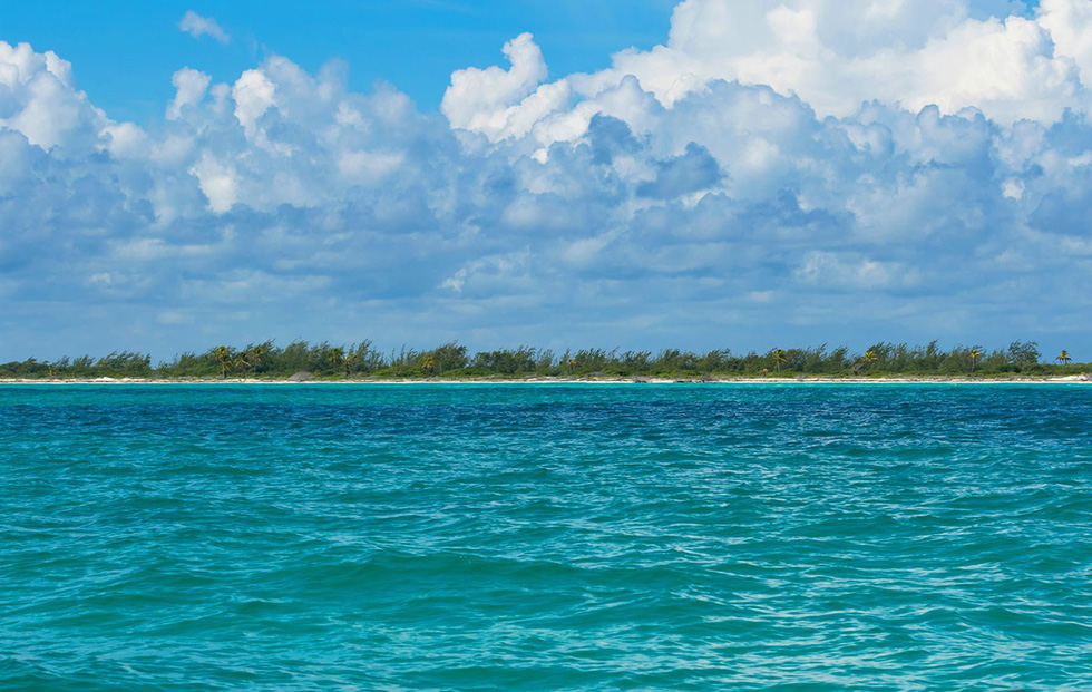 Bờ biển đảo Cozumel, Mexico nhìn từ phía xa - Ảnh: Pommeyrol Vincent/Shutterstock