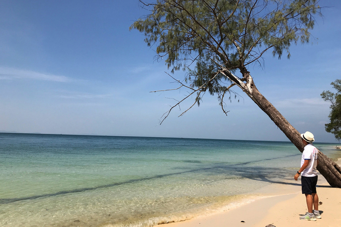 Nếu có thời gian, bạn có thể đặt canô để khám phá các bãi biển xung quanh làng chài. Nhiều bãi ở đây nước trong, cát trắng, rất thích hợp để cắm trại. Nếu có thời gian, bạn có thể đặt canô để khám phá các bãi biển xung quanh làng chài. Nhiều bãi ở đây nước trong, cát trắng, rất thích hợp để cắm trại.