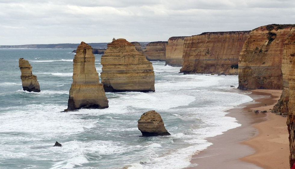 Cấu trúc đá vôi tự nhiên The Twelve Apostles, Úc - Ảnh: AFP/Indranil MuKherjee