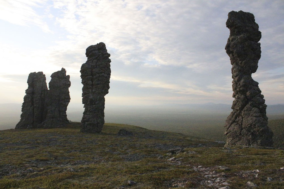 Cột đá khổng lồ Manpupuner, Nga - Ảnh: Sputnik/Asankheia