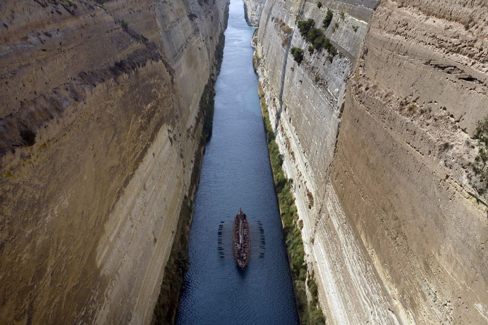 Kênh đào Corinth, Hi Lạp - Ảnh: AFP/Aris Messinis
