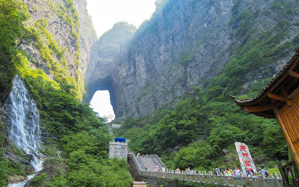 Cổng Trời, Thiên Môn Sơn thuộc Trung Quốc - Ảnh: Travel + Leisure