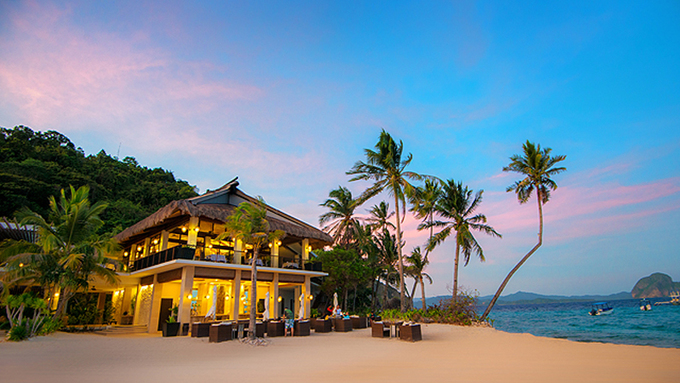Khu nghỉ dưỡng El Nido Resorts nằm trên đảo Pangulasian, Palawan, Philippines. Đây cũng là khu sang trọng nhất trong 4 resrort của El Nido trên đảo, với 42 căn biệt thự được xây dựng dọc theo một vịnh cát trắng. Tại đây, du khách có thể tham gia các khóa học lặn, với hơn 20 địa điểm lặn trong khu vực. Giá thuê phòng một đêm từ 132 USD.