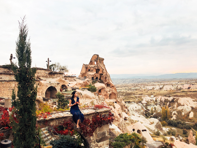 Crystal Huyền Trang, CEO một tạp chí du lịch, cho biết du lịch là niềm đam mê bất tận với cô. Trang luôn tìm thấy những niềm vui giản dị trên mỗi bước chân phiêu du. Chuyến đi gần nhất của cô là đến với Cappadocia (Thổ Nhĩ Kỳ) vào tháng 11.