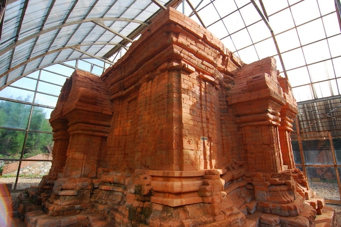 Những nghiên cứu hiện tại xác định niên đại tháp có từ thế kỷ thứ 8 nên đây là một trong những công trình cổ nhất trong số tháp Chăm còn lại trên dọc dải đất miền trung Việt Nam.
