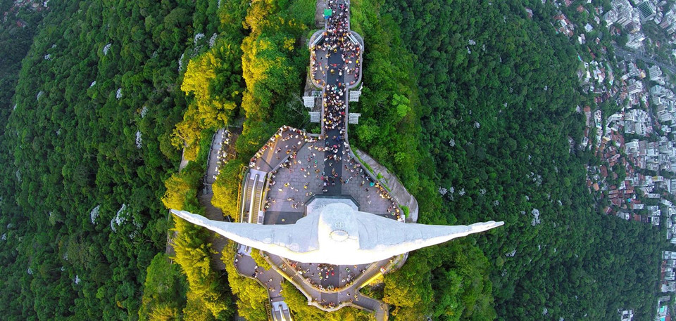 Tồn tại nhờ Nhà thờ Công giáo: Nhà thờ Công giáo ở Brazil quyên góp toàn bộ số tiền để xây dựng tượng Chúa Cứu thế. Ảnh: National Geographic.