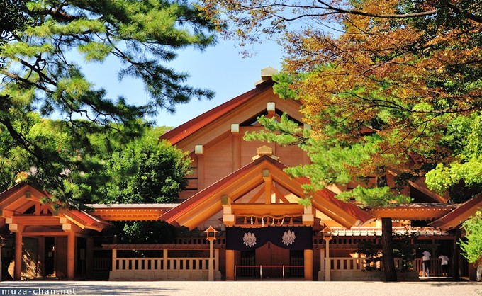 Đền Atsuta  Địa điểm du lịch thứ hai tại Nagoya mà bạn nhất định phải ghé qua là một trong những đền thờ Thần đạo linh thiêng hàng đầu ở Nhật Bản, và là ngôi đền lớn thứ hai của nước Nhật. Trong đền bao gồm trung tâm thờ cúng và khu vực trưng bày. Đền Atsuta hiện giữ một trong ba báu vật thiêng liêng của đất nước đó là thanh kiếm Kusanagi no Tsurugai. Ảnh: Muza-chan.