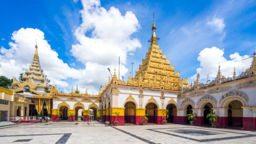 Chùa Mahamuni Paya ở Mandalay là thánh tích Phật giáo nổi tiếng và là điểm hành hương quan trọng của các phật tử tại Myanmar.
