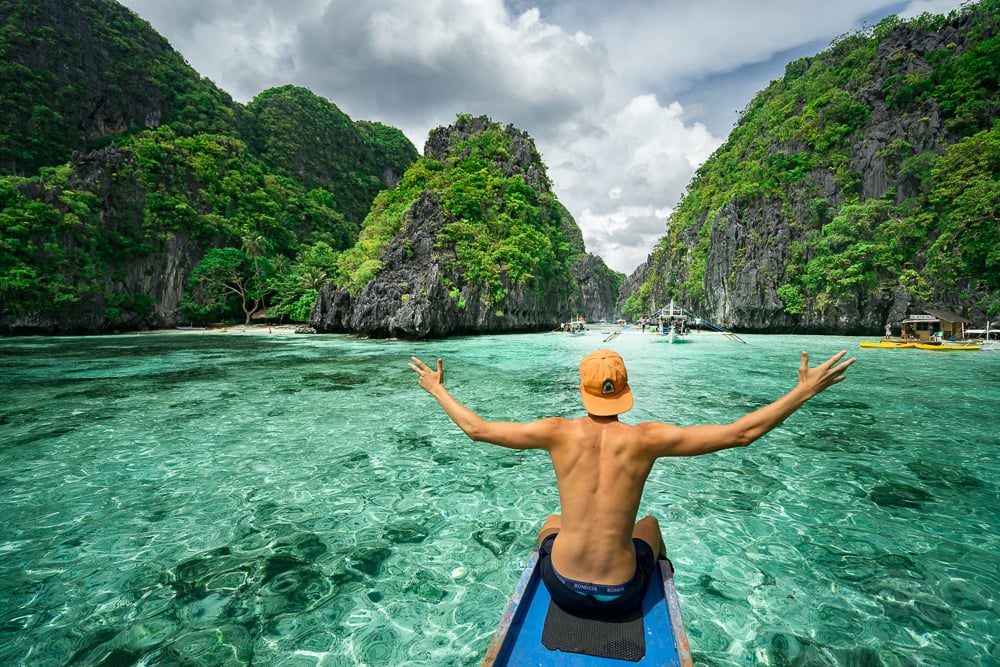 1. Palawan (Philippines): Dẫn đầu trong danh sách top điểm đến 2019 bạn nên đến khám phá chính là quần đảo Palawan xinh đẹp của đất nước Philippines. Đến đây, bạn sẽ được khám phá dòng sông ngầm Puerto Princesa xinh đẹp, đắm mình trong làn nước biển El Nido xanh mướt. Chưa hết, bạn còn được tận mắt chiêm ngưỡng hệ thống đầm phá, ao hồ, rạn san hô phong phú bậc nhất thế giới… Ảnh: Journeyera