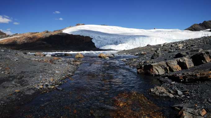 Sông băng Pastoruri, Peru  Hiện tượng nóng lên toàn cầu đang tác động đến sông băng Pastoruri ở Vườn quốc gia Huascaran. Sông băng tan chảy gây ô nhiễm nước, đất do các kim loại nặng bị rò rỉ dưới lớp băng.