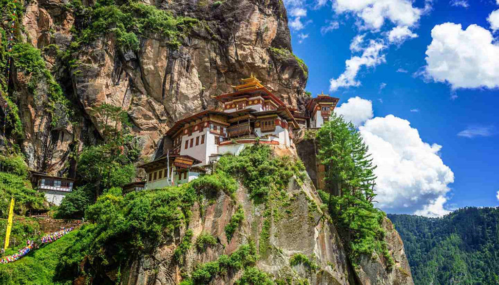 Tu viện Paro Taktsang là một trong những nơi linh thiêng nhất ở Bhutan, được biết đến dưới tên tiếng Anh là The Tiger's Nest Monastery. Ảnh: Spaeden.