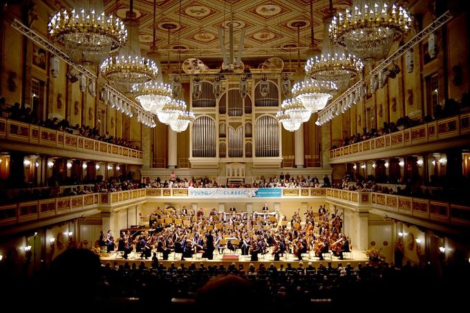 Berlin có 3 nhà hát opera mang tầm quốc tế đang hoạt động với sức chứa hàng nghìn người. Trong ảnh là nhà hát Konzerthaus Berlin với hội trường hình hộp giày có 1.600 chỗ ngồi. Berlin cũng có hơn 150 rạp chiếu phim và hội trường, phục vụ các sự kiện. Ảnh: Antonio Castello.