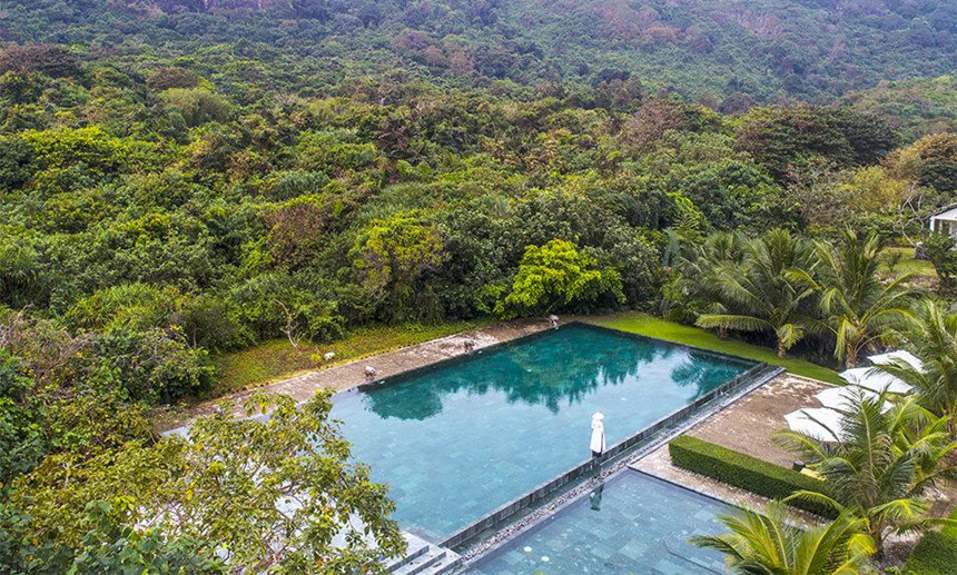 Poulo Condor Boutique Resort & Spa cung cấp điểm lưu trú cho khách ngay tại thị trấn Côn Đảo. Khu nghỉ dưỡng nằm gần suối Ớt nên mang đến khung cảnh nên thơ, hữu tình và không gian yên bình giữa chốn rừng xanh. Ảnh: Poulo Condor.