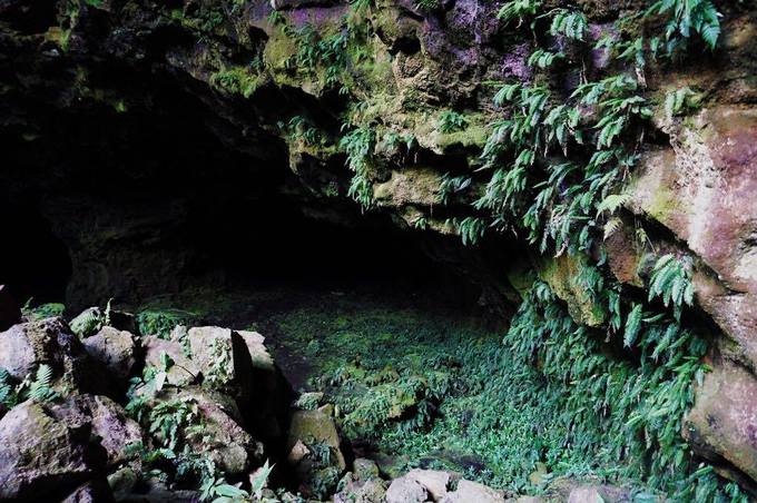 Đến tháng 9/2018, các nhà khoa học công bố những dấu tích của người tiền sử tìm thấy trong hệ thống hang động núi lửa của Đắk Nông. Trước đó, trên thế giới chỉ có hệ thống hang động núi lửa ở Hàn Quốc phát hiện có dấu tích sinh sống của con người. Đây là phát hiện quan trọng trong giới khoa học và được bổ sung vào hồ sơ công nhận đây là "Công viên địa chất toàn cầu" gửi UNESCO.