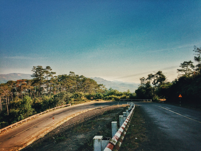 If you ride a motorbike, you can enjoy the super nice road.  (Photo: Aquarius)