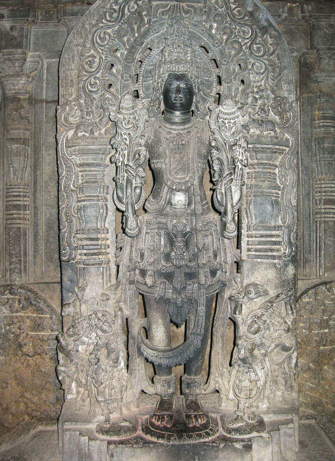 Các bức tượng trong đền đều được chạm khắc từ đá nguyên khối. Nhà sử học Percy Brown mô tả toàn bộ công trình là một "ví dụ nổi bật về kiến ​​trúc Hindu giáo" và là "đỉnh cao của kiến ​​trúc Ấn Độ". Ảnh: Yves BENOIT.