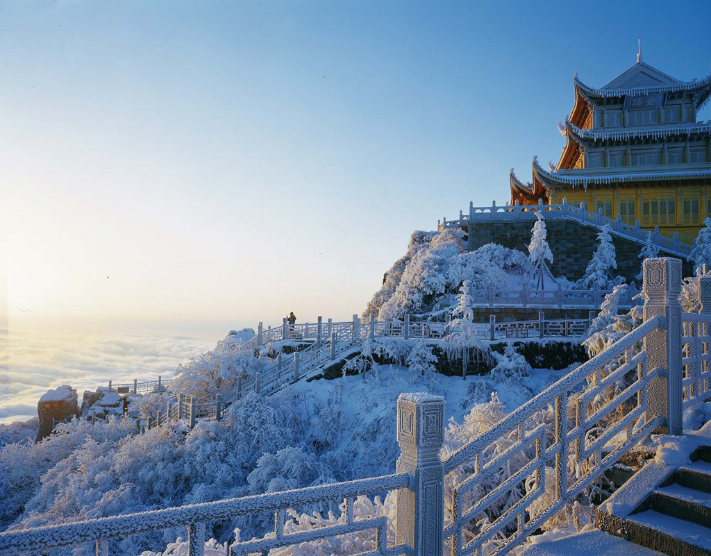Núi Nga Mi ngập tuyết trắng - điểm du lịch hút khách ở Trung Quốc