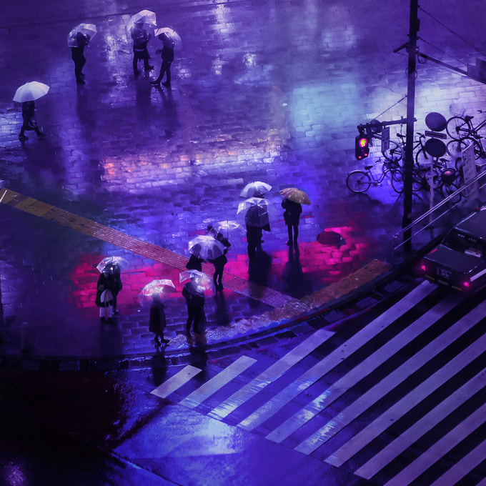 Những bức ảnh được chụp vào một ngày mưa âm u, không một ánh đèn đường, chỉ dựa vào ánh sáng mờ ảo từ đủ loại bảng hiệu.