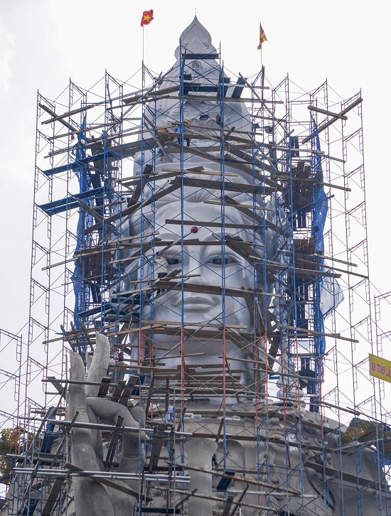 Sau gần hai năm xây dựng, tượng đã hoàn thiện cơ bản đường nét và dự kiến khánh thành trong năm 2019.