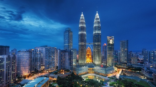 Tháp đôi Petronas cao nhất thế giới ở thủ đô Kuala Lumpur, Malaysia. Ảnh: Luxury Life.