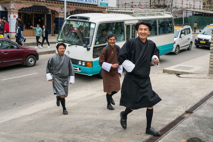 Từng là quốc gia bí ẩn trước năm 1974  Trước năm 1960, Bhutan không có đường, ôtô, điện thoại, điện hay Internet. Đến năm 1974, Bhutan mới cho phép truyền thông quốc tế đưa tin về sự kiện đăng quang của quốc vương lúc bấy giờ. Từ đó, các khách sạn được xây dựng để chào đón khách nước ngoài và tivi xuất hiện ở quốc gia hạnh phúc vào những năm 1990. Ảnh: Lost With Purpose.