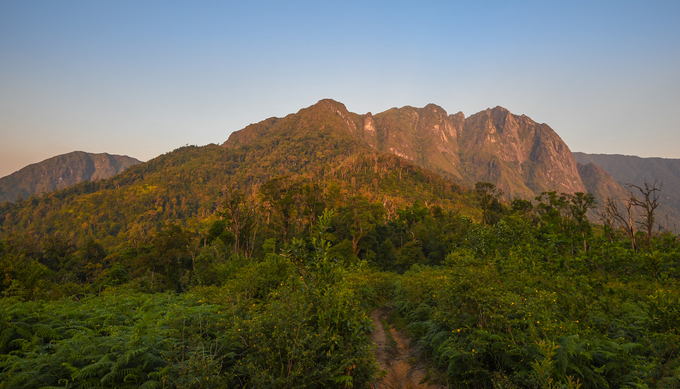 Ngoài chinh phục nóc nhà Đông Dương ở độ cao 3.143 m, nhiều đoàn leo núi còn lựa chọn các đỉnh cao khác ở tỉnh Lào Cai, Lai Châu như Pu Ta Leng (3.096 m), Pusilung (3.083 m) hay Bạch Mộc Lương Tử (3.046 m).  Bạch Mộc Lương Tử còn có tên là Đỉnh Kỳ Quan San, thuộc địa phận xã Sàng Ma Sáo, huyện Bát Xát, Lào Cai, được cho là cao thứ 4 Việt Nam và khó tiếp cận hơn so với đỉnh Fansipan.