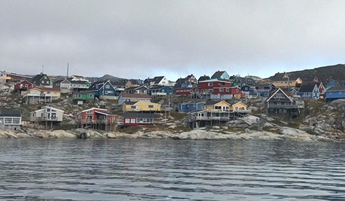 Những ngôi nhà màu sắc ở Greenland.